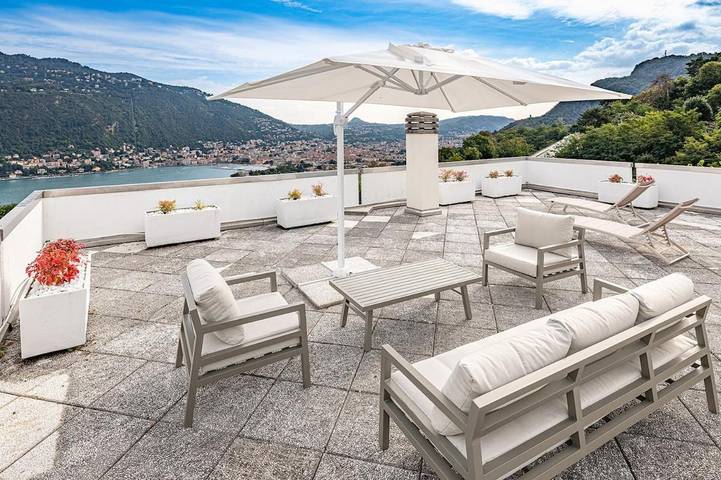 Villa voor 6 personen, with Balkon and Whirlpool as well as Terras and Sauna in Como
