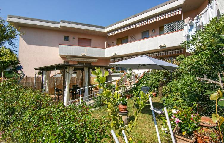 Ferienwohnung für 5 Personen, mit Terrasse und Garten - 1