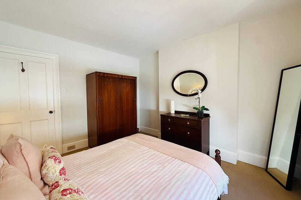 2 Bedroom Character Home in Central Topsham in Topsham, Devon