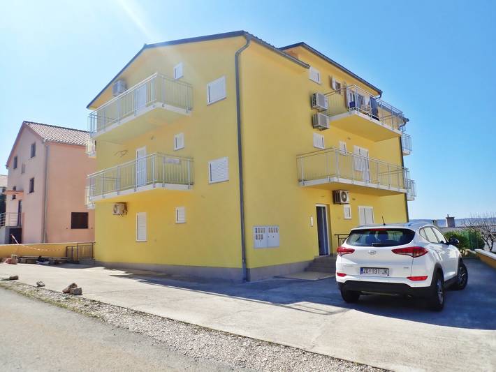Apartamento entero, Apartamento de vacaciones para 4 personas con balcón in Starigrad, Region de Zadar