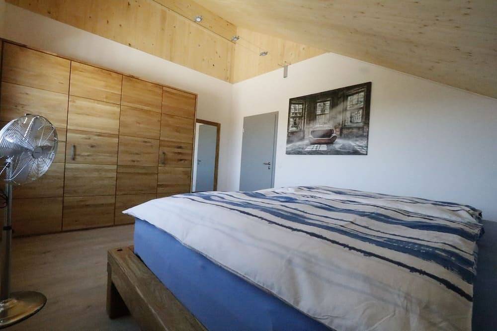 Ganze Wohnung, Kleines Ferienhaus mit eigenem Wellnessbereich (Außen-Sauna) in Tauberbischofsheim, Taubertal