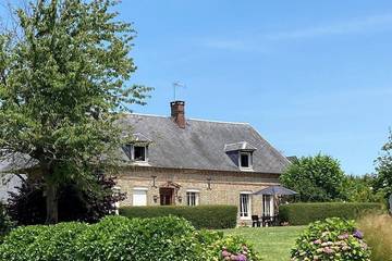 Gîte pour 4 personnes, avec terrasse et jardin à Néville