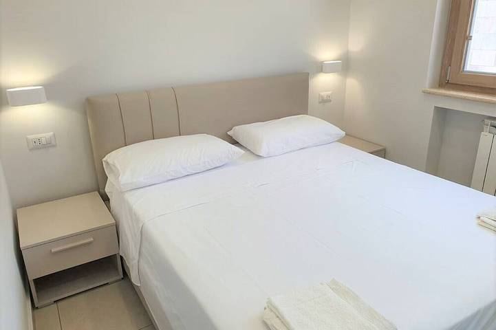 Gîte pour 4 personnes, avec terrasse ainsi que jardin et piscine à Tropea - 2