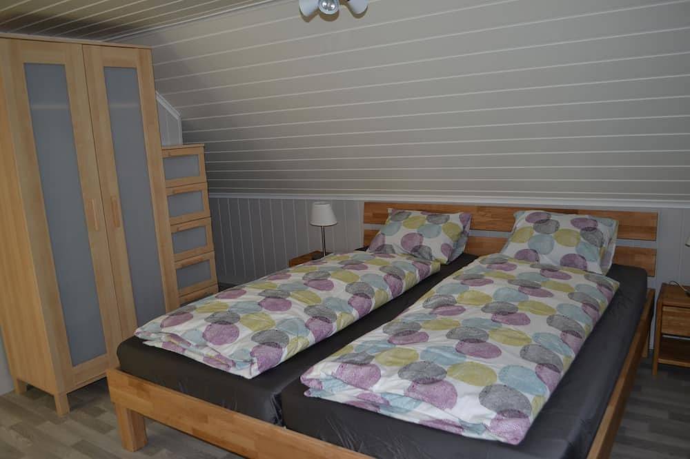 West bank location directly on the lake with sun terrace, sauna and boat in Ryd, Kronoberg