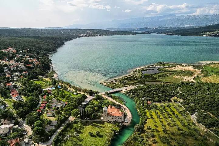 Camping für 6 Personen, mit Terrasse und Pool in Zadar