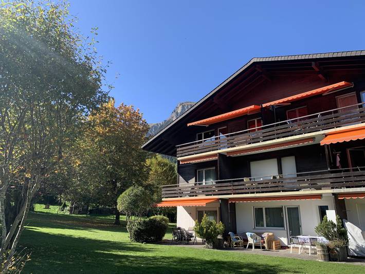 Vakantiewoning voor 4 personen, with Balkon/Terras and Terras as well as Tuin in Lenk