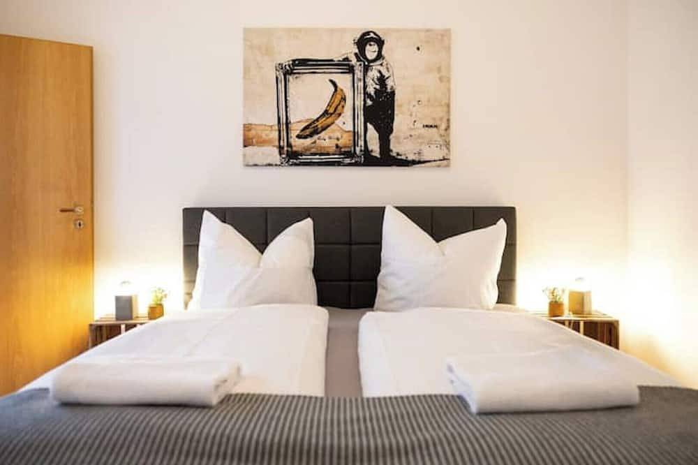 Entire apartment, Ko-Living Space Opera | Suite 12 | Kitchen | Living room | Dart | City center in Halle (Saale), Saale-Unstrut