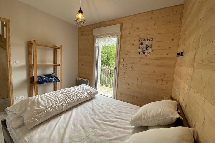 Gîte pour 10 personnes, avec Balcon et Jardin à Laveissière - 4