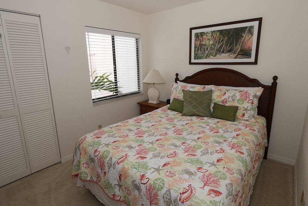 Ganze Wohnung, Zwei-Zimmer-Wohnung mit Loft und erstklassigem Blick auf das Wasser, in South Fort Myers gelegen! Häfen von Iona 302B in Iona, Southwest Florida