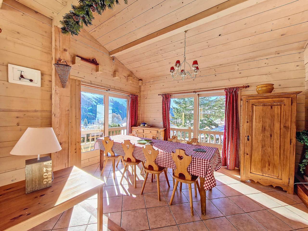 Cozy chalet in La Clusaz, 9 guests, parking in Lac des Confins, La Clusaz
