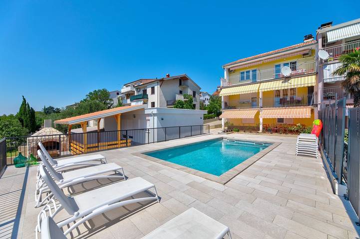 Ferienwohnung für 5 Personen, mit Terrasse und Pool sowie Garten, kinderfreundlich in Crikvenica - 4