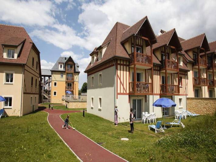 Gîte pour 4 personnes, avec piscine et balcon, adapté aux familles à Saint-Arnoult - 2