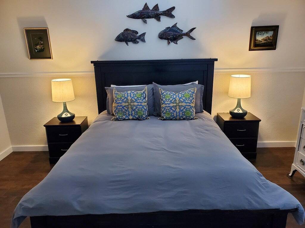 Old Mandeville guesthouse with New Orleans style courtyard 1 block from Lake. in Mandeville, Lake Pontchartrain