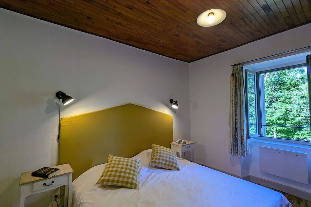 Gîte de caractère rénové, jusqu'à 10 pers., jardin privé, Haute-Loire in Saint-Arcons-de-Barges, Haute-Loire