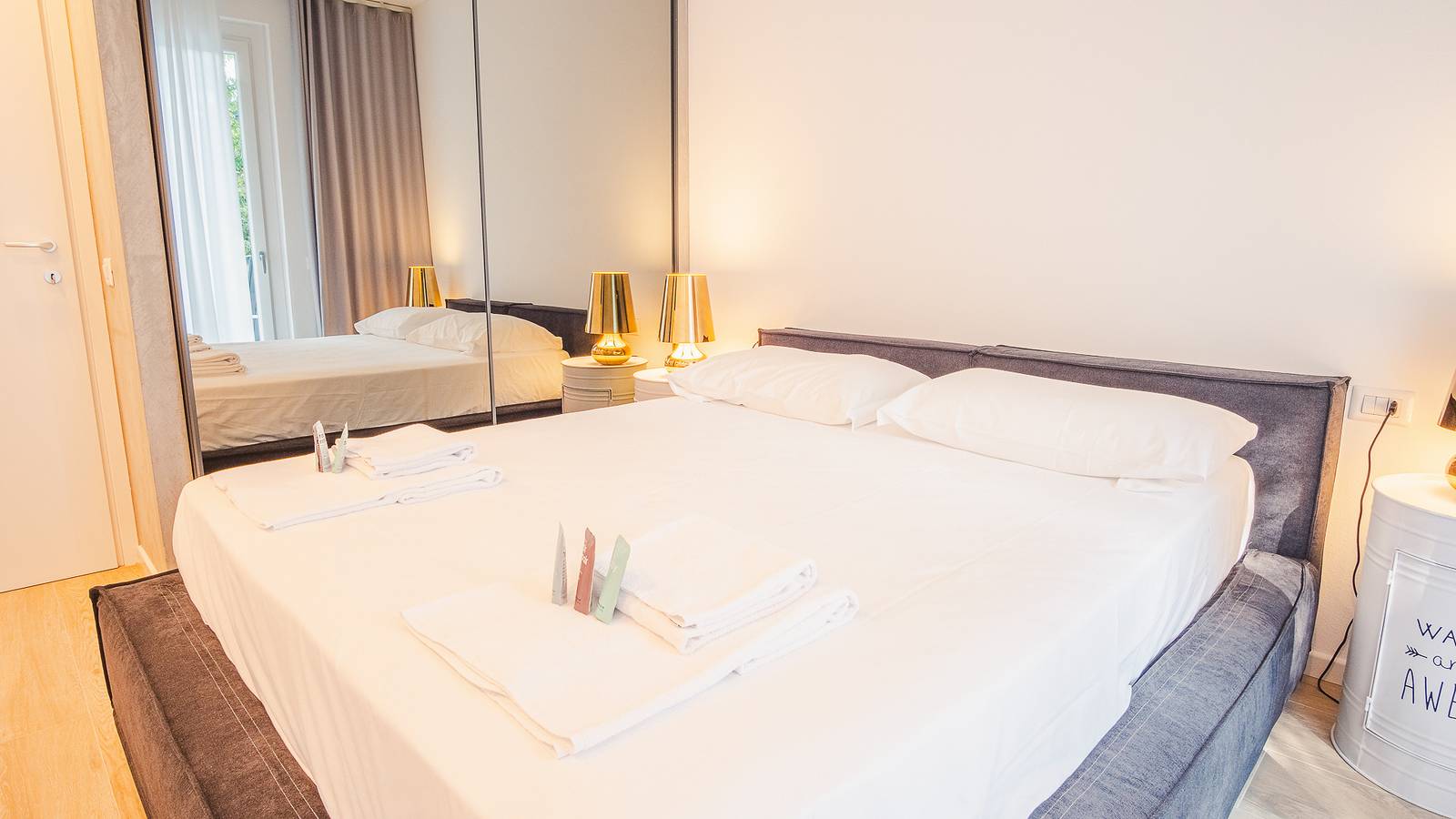 Ganze Wohnung, Ferienwohnung für 2 Personen mit Garten in Padenghe sul Garda, Gardasee-Berge