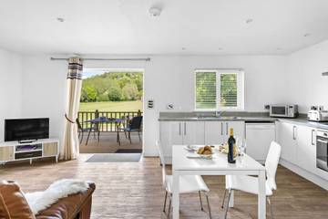 Chalet for 2 People in Compton Dundon, Somerset, Photo 1