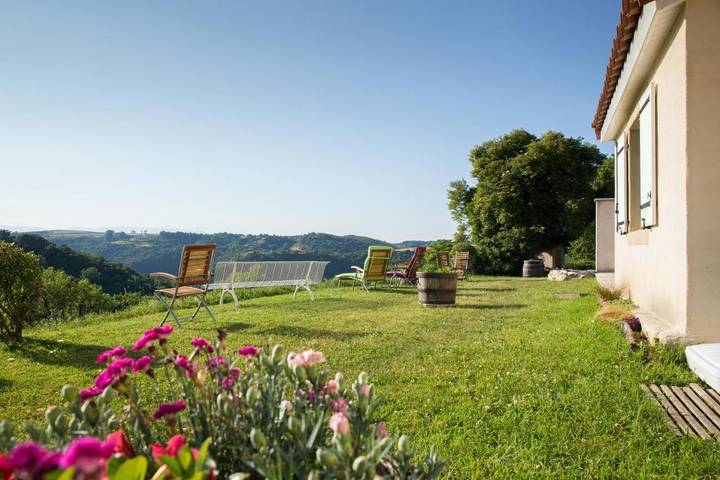 Location de vacances pour 2 personnes, avec Terrasse ainsi que Jardin et Sauna à Saint-Barthélemy-de-Vals - 2