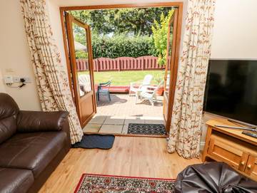 Log Cabin for 4 People in Havenstreet and Ashey, Isle of Wight, Photo 4