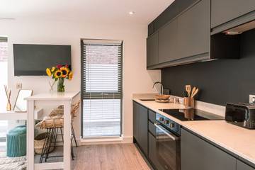 Log Cabin for 2 People in York, Yorkshire, Photo 2