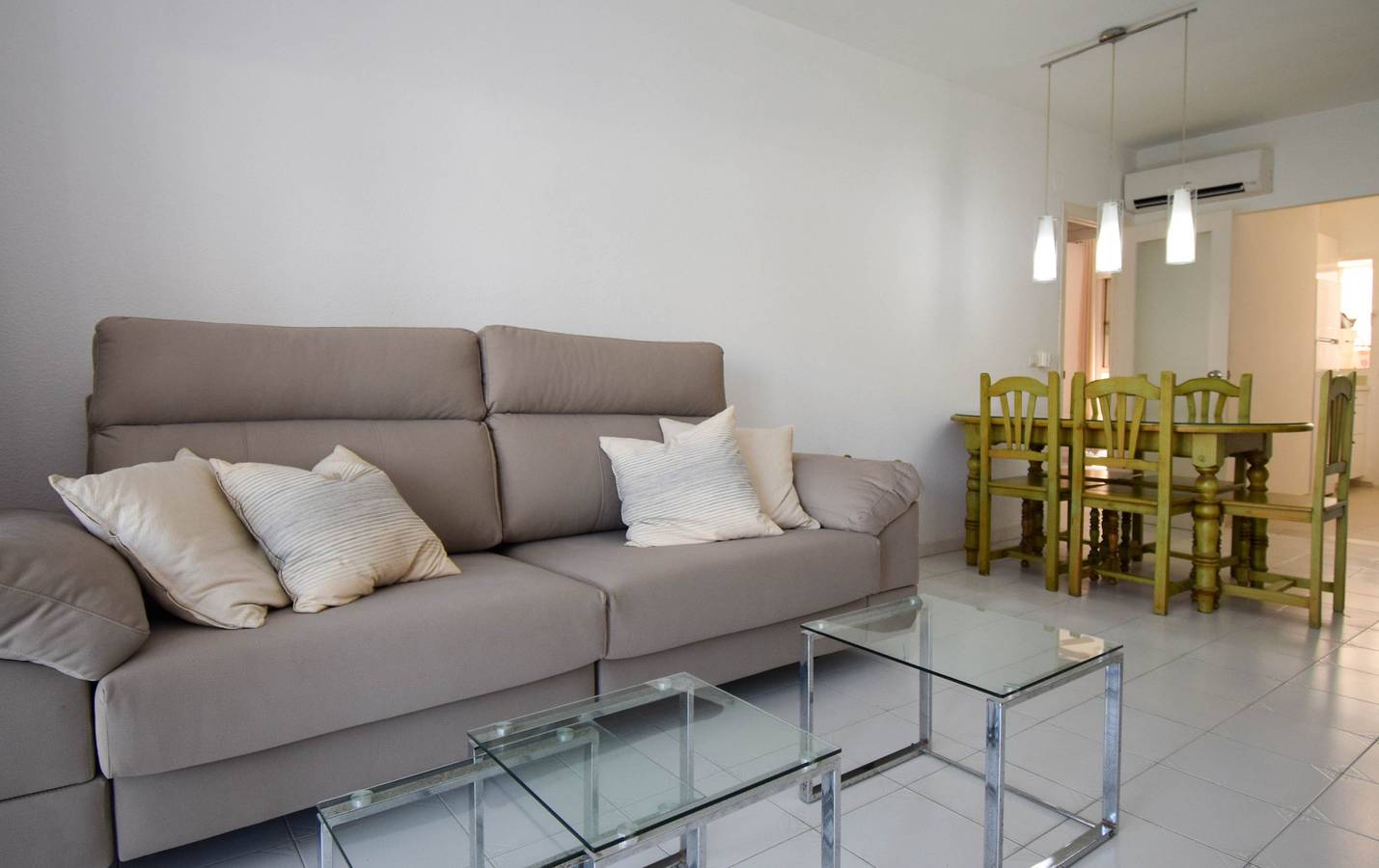 Entire apartment, Apartment in beachfront complex with garden and pool views in Los Boliches, Fuengirola