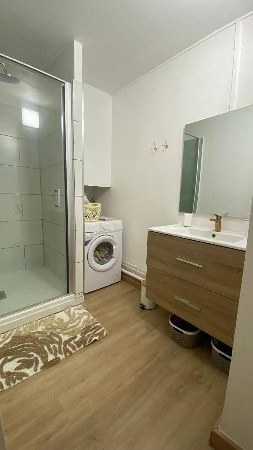 Gîte pour 4 personnes dans Plage des Roches Noires - 3