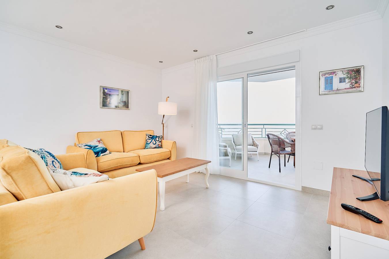 Entire apartment, Apartment 'First Line Oasis  Td05' with Sea View, Wi-Fi and Air Conditioning in Torrox Costa, Torrox