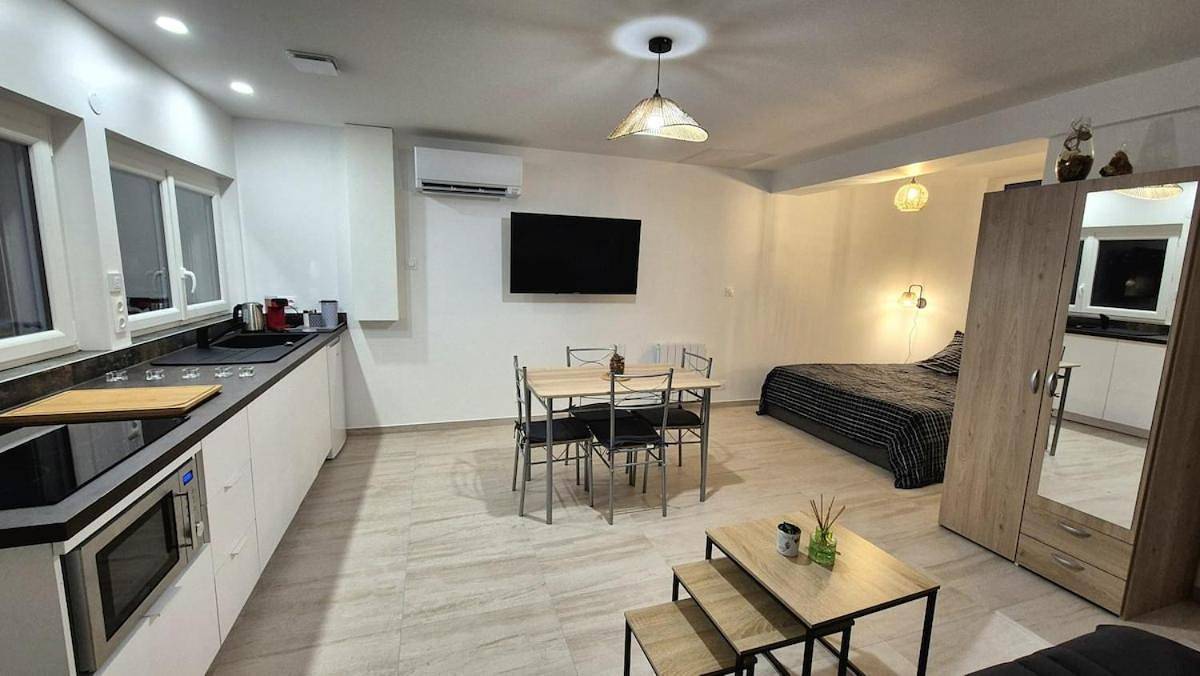 Appartement entier, Studio Climatisé, Idéal Disney 10min in Villeneuve-le-Comte, Seine-et-Marne