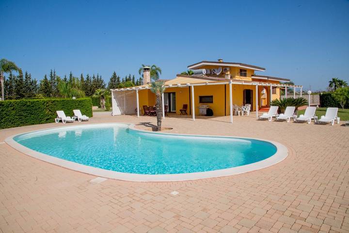 Casa vacanza per 16 persone, con Giardino a Melissano
