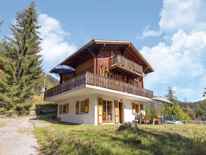 Chalet für 8 Personen, mit Balkon und Terrasse sowie Ausblick im Wallis