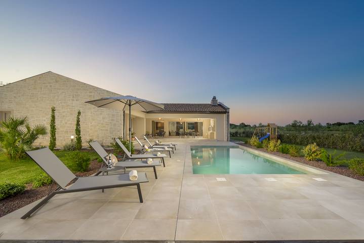 Villa pour 8 personnes, avec Terrasse ainsi que Jardin et Piscine à Loborika - 4