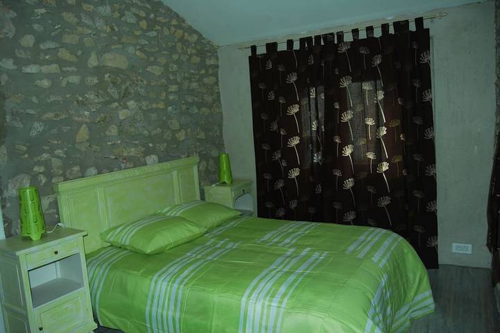 Gîte pour 8 personnes, avec terrasse et jardin à Saint-Hilaire-de-Brethmas - 4