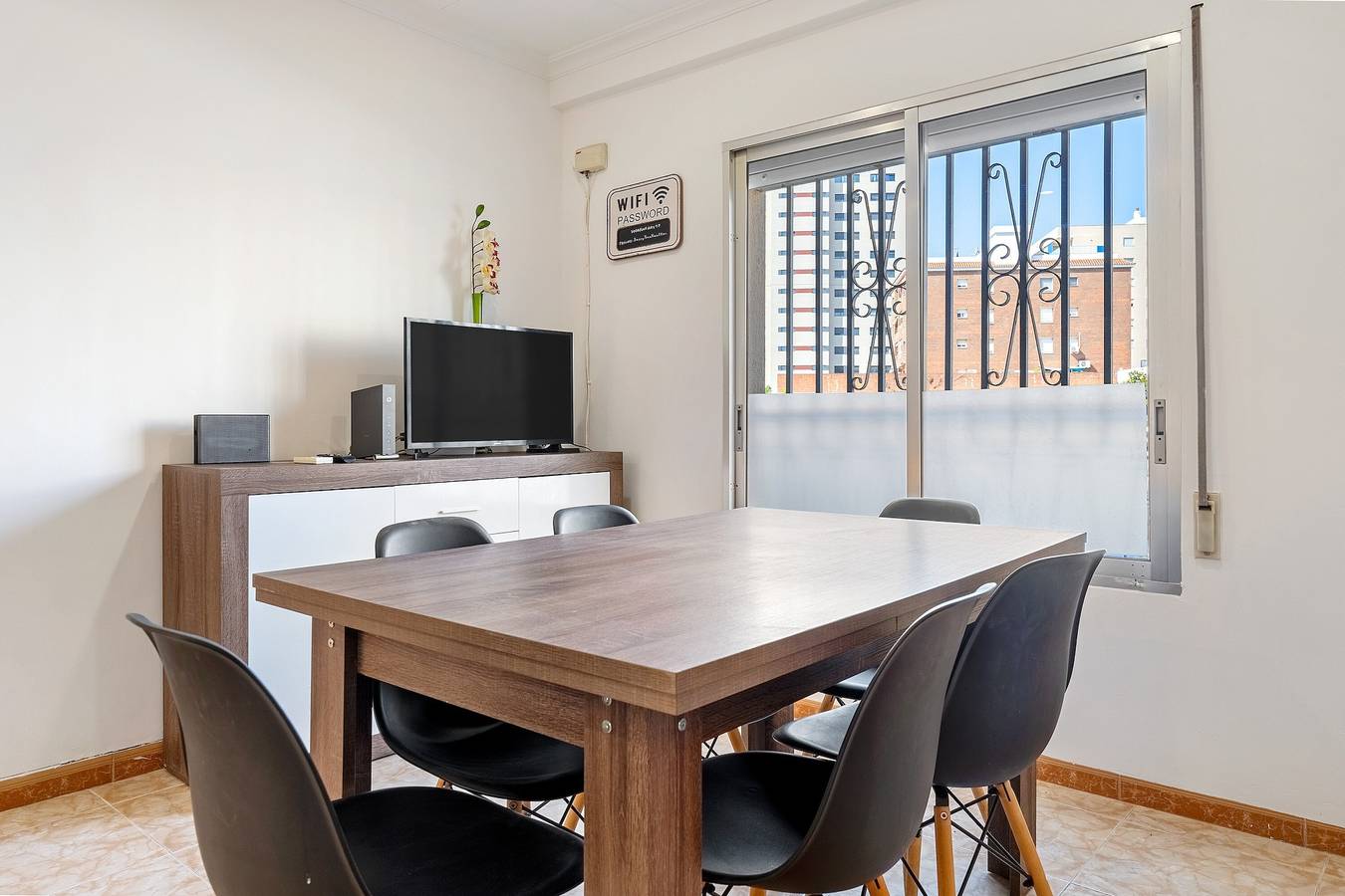 Apartamento entero, Apartamento 'Central Modern 2bdr' con terraza compartida, Wi-Fi y aire acondicionado in Vinaroz, Costa del Azahar