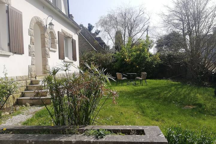 Location de vacances pour 8 personnes, avec terrasse et jardin, animaux acceptés à Saint-Renan