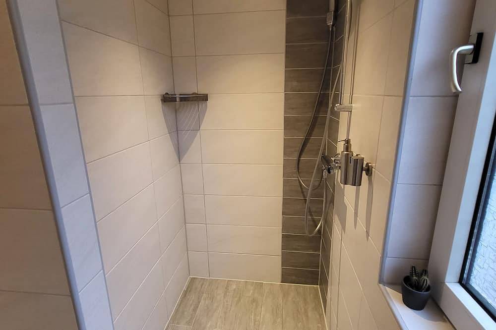 Entspannen Sie sich im Pool, Whirlpool, Sauna oder im holzbefeuerten Hottub. in Neubörger, Emsland