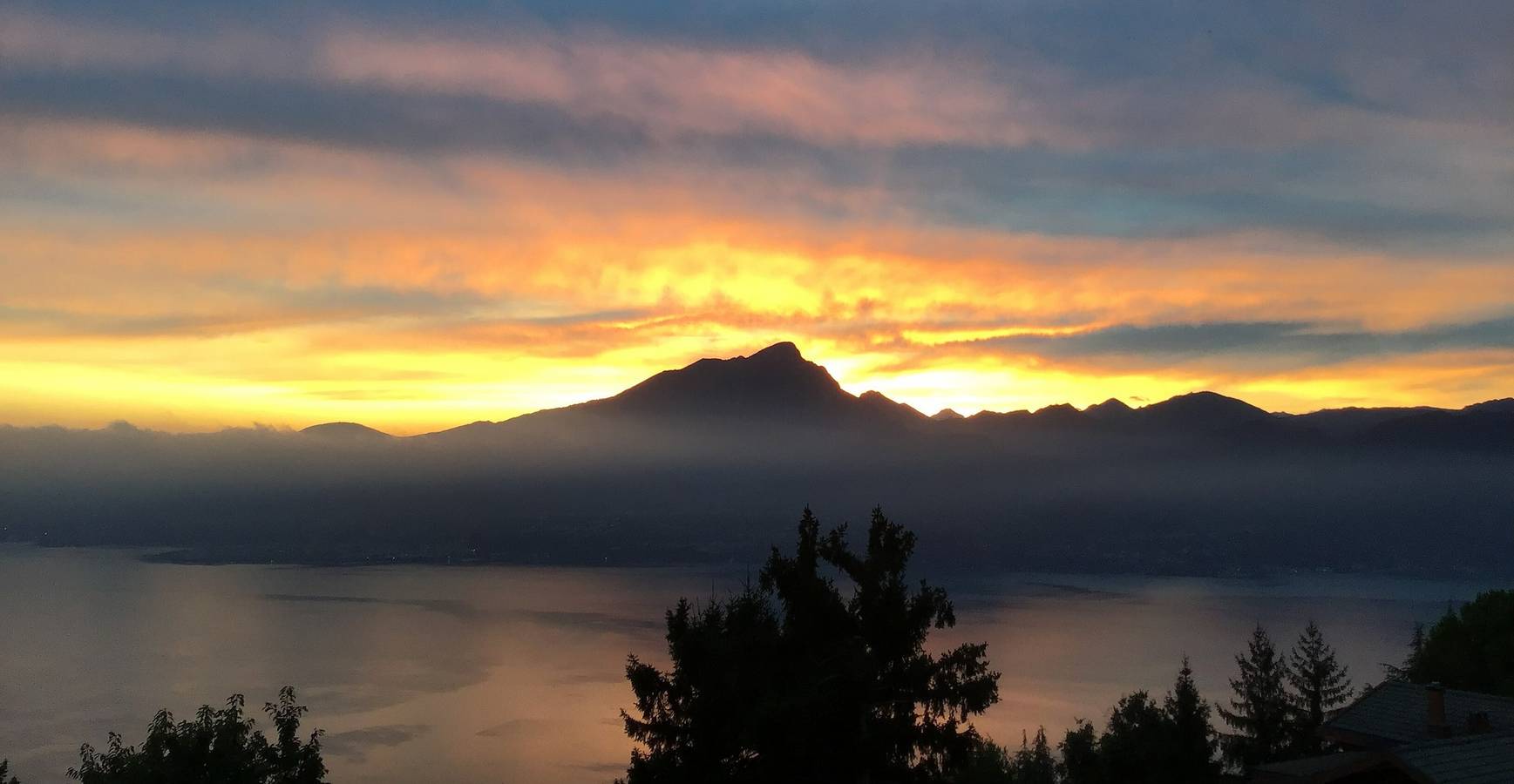 Casa Anna: Uitzicht op het Gardameer, 1.500 m² Privétuin en Privéterrassen in Torri del Benaco, Garda Bergen
