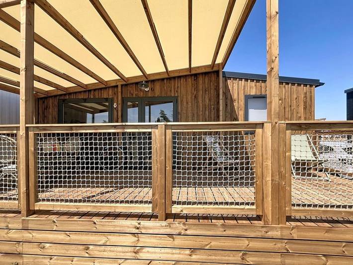 Camping pour 4 personnes, avec Terrasse ainsi que Jardin et Piscine