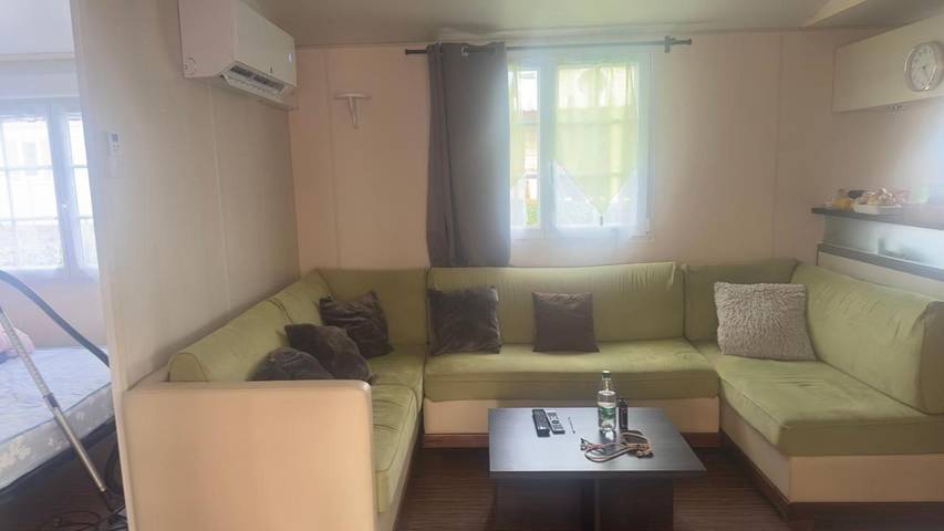 Location de vacances pour 8 personnes, avec vue ainsi que piscine et terrasse à Moutiers-les-Mauxfaits