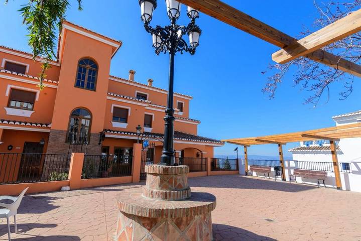 Hotel para 3 personas, con terraza y vistas además de piscina y vistas al lago en Alcaucín - 4