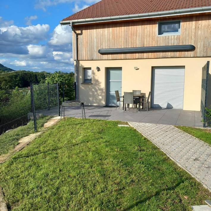 Location de vacances pour 4 personnes, avec vue et jardin à Champ-le-Duc - 4
