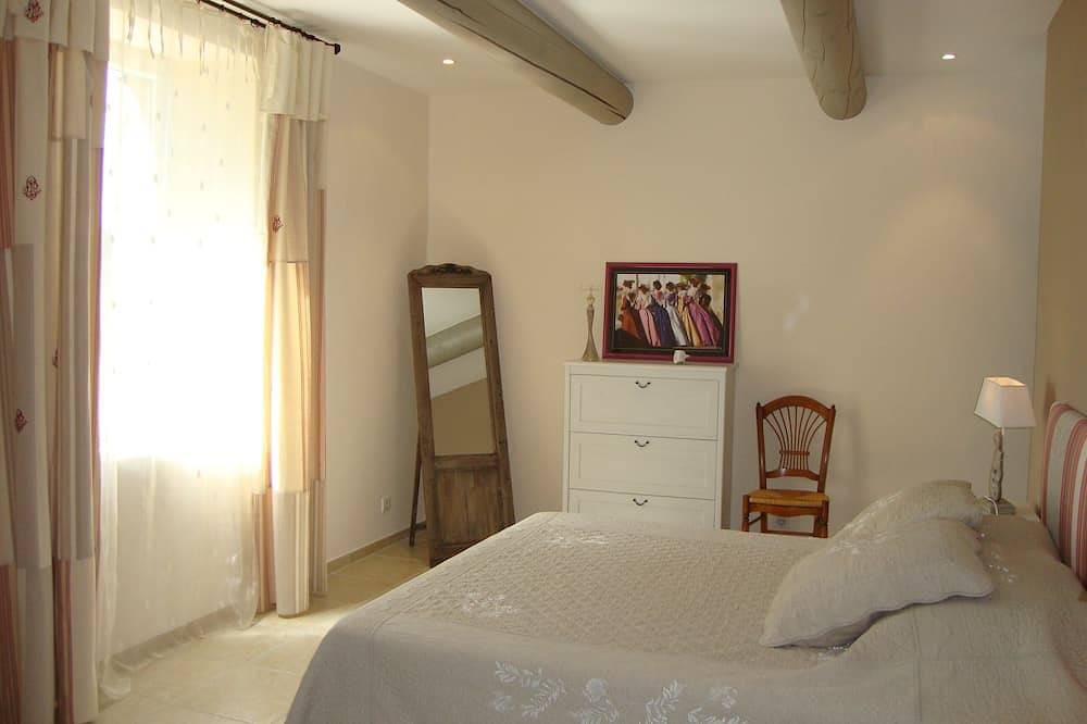 La Maison d'Alfred the charm of an old farmhouse at the foot of the luberon in Cavaillon, Regionaler Naturpark Luberon