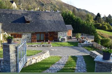 Gîte pour 6 personnes, avec terrasse ainsi que jardin et jacuzzi à Gaillagos