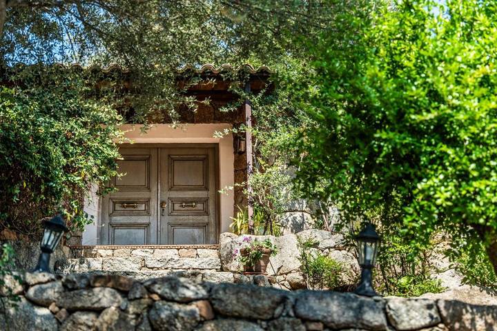 Chambre d’hôte pour 3 personnes, avec vue et terrasse ainsi que jardin et piscine en Corse - 3
