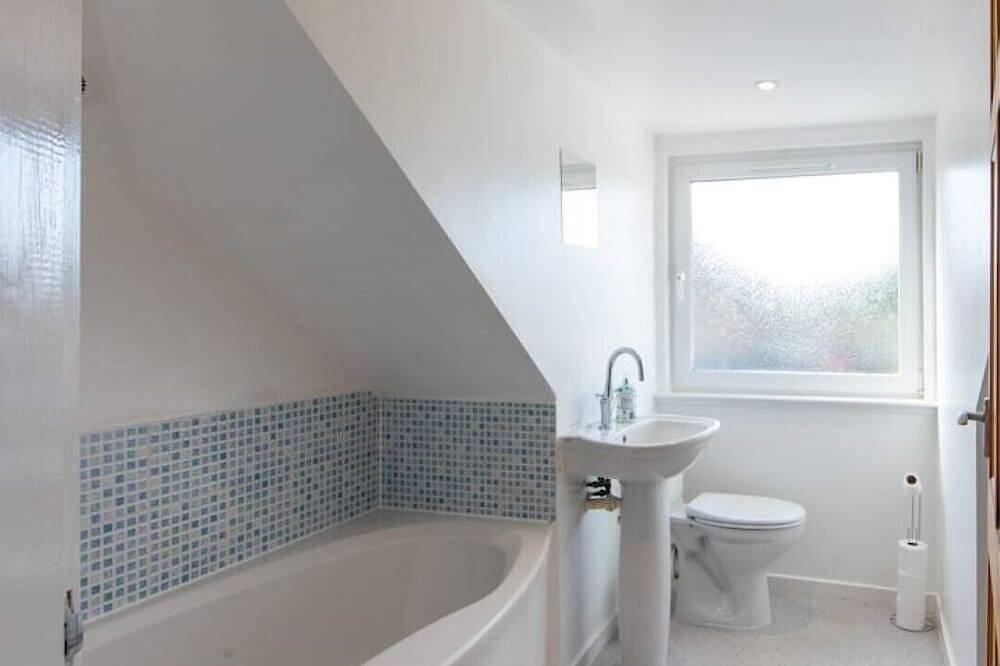 Beautiful family lodge close to Edin city centre, the Zoo & the airport in Edinburgh, Edinburgh and Lothian
