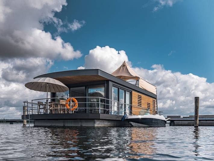 Hausboot mit 2 Schlafzimmer in Bitterfeld, Bitterfeld-Wolfen