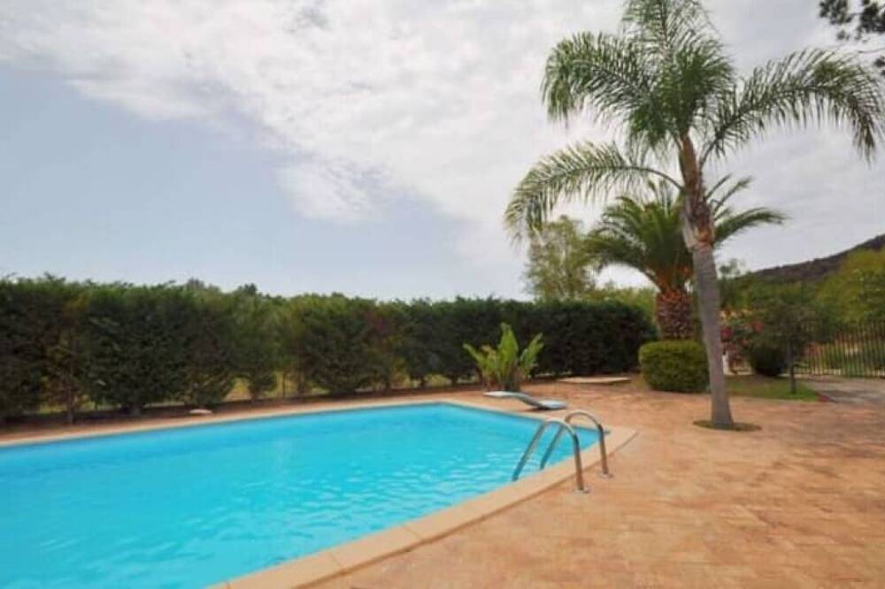 A lovely villa with swimming pool, located between the hills, river and the sea. in Centola, Cilento