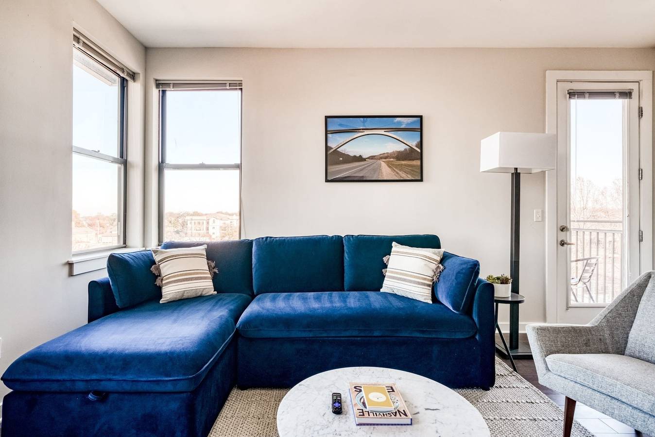 Appartamento intero, Cozysuites Music Row Spacious 2Br w free parking16 in Nashville, Tennessee