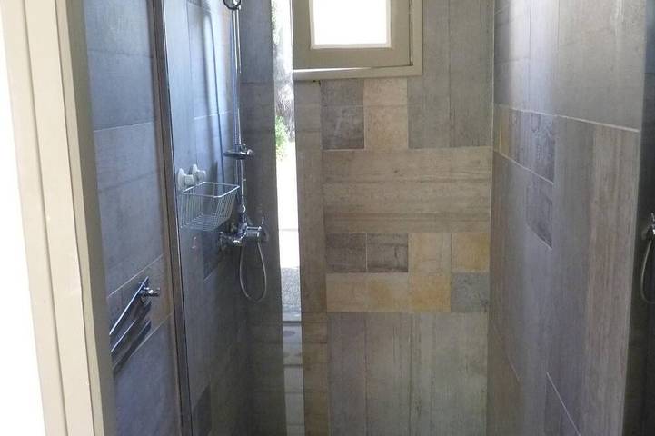 Location de vacances pour 2 personnes, avec terrasse ainsi que jardin et jacuzzi à Eygalières - 3