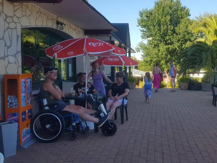 Location de vacances pour 4 personnes, avec vue ainsi que jardin et piscine à Baye - 4