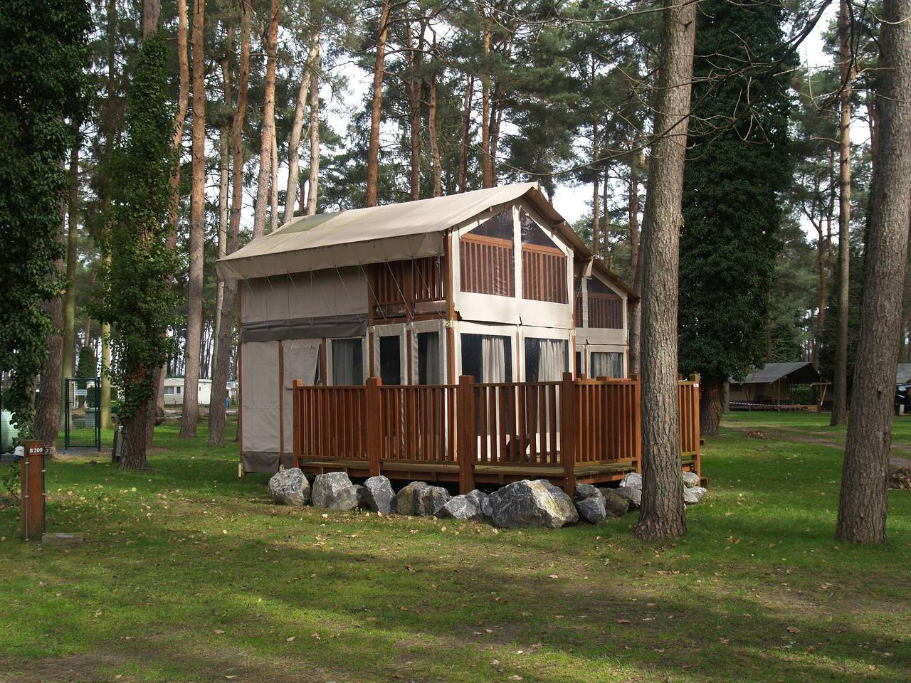 Tentlodge met badkamer 16 km van Maastricht in Zutendaal, Hasselt en omgeving