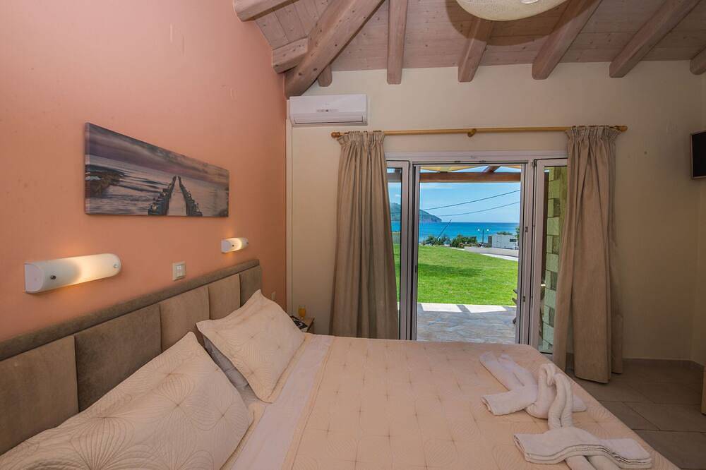 Villas Porto Kamini in Afionas Corfu in Agios Georgios, Korfu